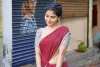 ISWARYA MENON లంగా వోణి లో ఒయాలు