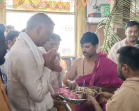 విద్యాధరి ఆలయంలో మాజీ మంత్రి 