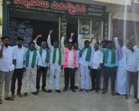 చలో నల్లగొండ  రైతు మహాధర్న కార్యక్రమానికి బయలుదేరిన  చందంపేట మండల బి ఆర్ ఎస్ పార్టీ నాయకులు