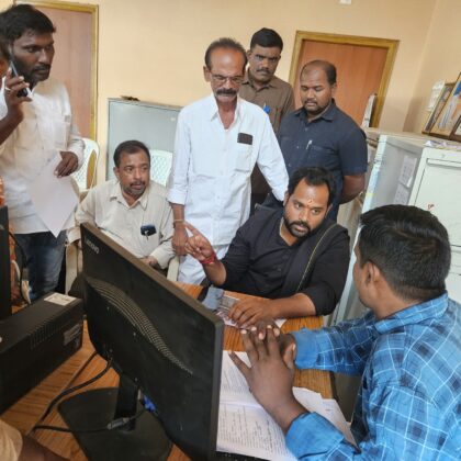 సచివాలయాల్లో ఎమ్మెల్యే అరవ శ్రీధర్ ఆకస్మిక తనిఖీలు